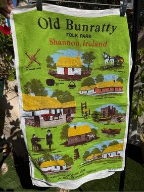 Vintage old Bunratty Folk Park Shannon Ireland Irish Linen souvenir tea towel